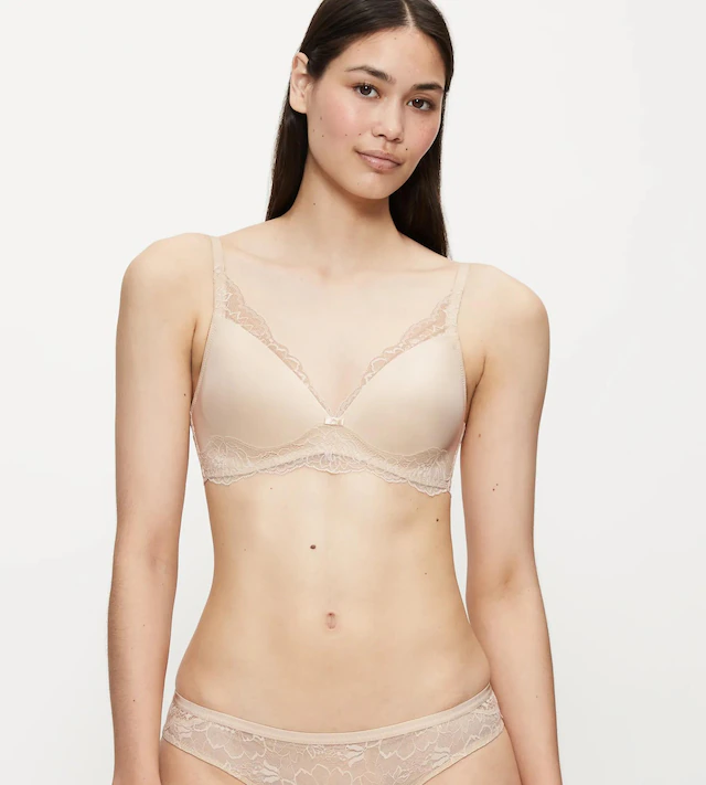 Triumph Bügelloser BH »Amourette Charm« Stretch-Spitze, tiefer V-Ausschnitt, weich, leichte Polsterung