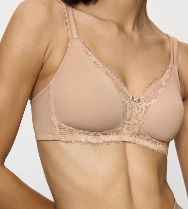 Triumph »Modern Lace+Cotton« Spitzeneinsätze, starker Halt ohne Bügel, atmungsaktiv, leicht