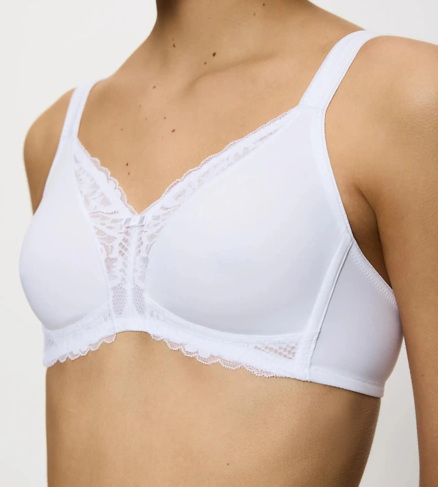 Triumph »Modern Lace+Cotton« Spitzeneinsätze, starker Halt ohne Bügel, atmungsaktiv, leicht