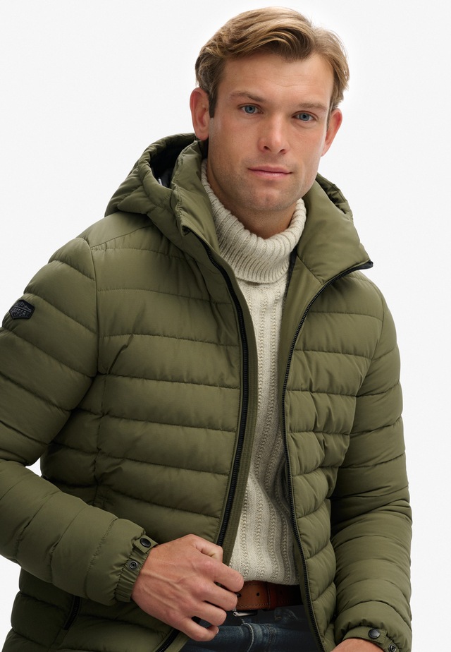 Superdry Steppjacke »HOODED FUJI PADDED JACKET« mit Kapuze Slim Fit, aus Polyester, mit Reißverschluss, pflegeleicht