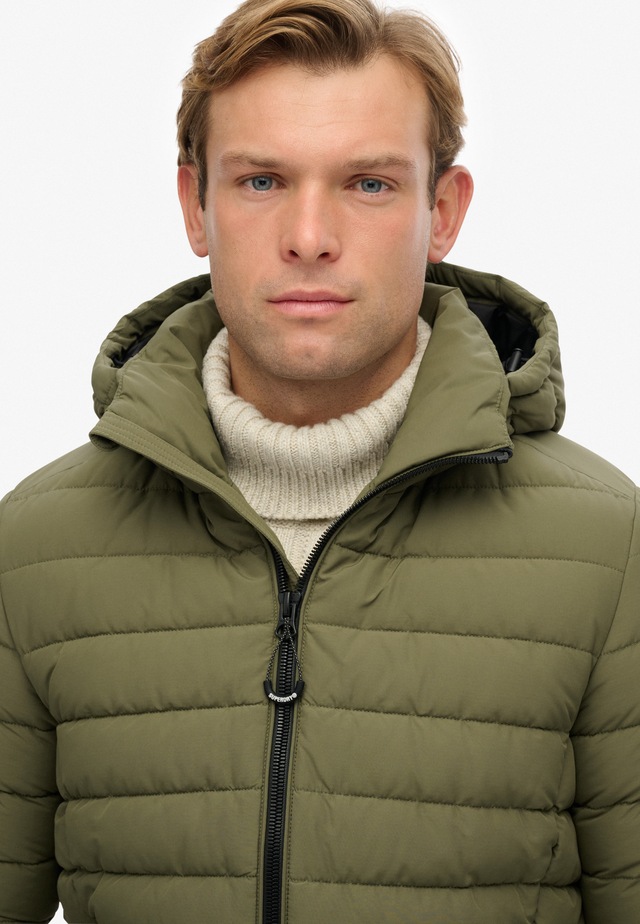Superdry Steppjacke »HOODED FUJI PADDED JACKET« mit Kapuze Slim Fit, aus Polyester, mit Reißverschluss, pflegeleicht