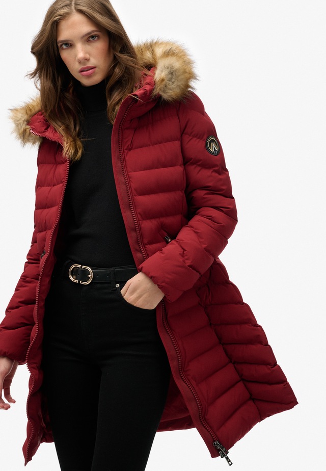 Superdry Steppjacke »FUJI FAUX FUR HOOD MID LENGTH« mit Kapuze Slim Fit, mit Reißverschluss, aus Polyester und Kunstfaser