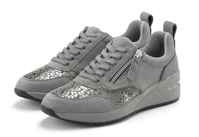 LASCANA Sneaker »Freizeitschuh, Halbschuh,« aus Leder mit innenliegendem Keilabsatz und Leo-Druck