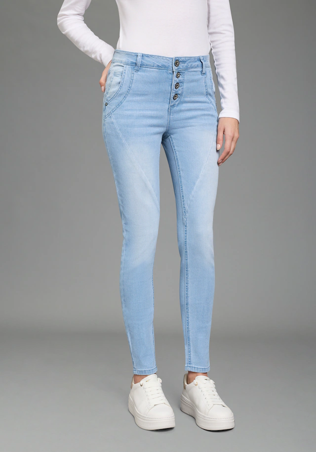 Bruno Banani Skinny-fit-Jeans extraenger Schnitt, normale Leibhöhe, mit Gesäß- und Eingrifftaschen