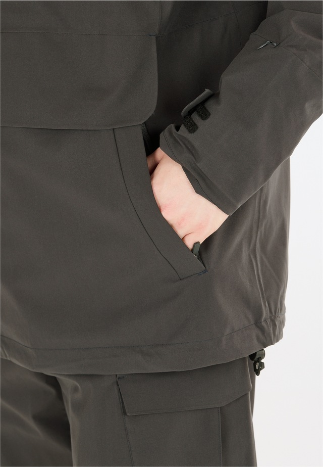 SLOPE Skijacke »Ruki« Im wetterfesten Anorak-Design