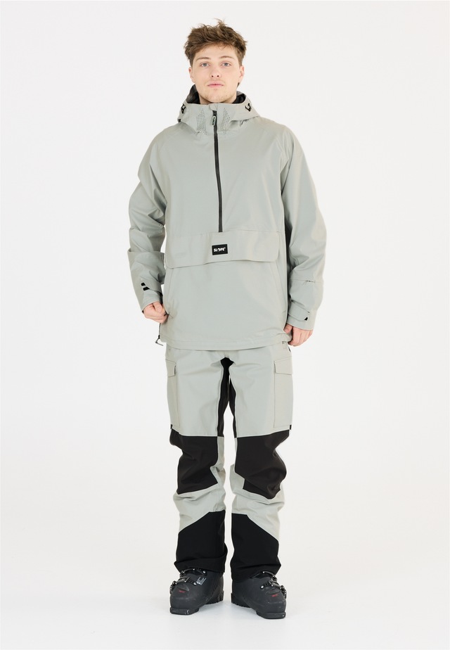SLOPE Skijacke »Ruki« Im wetterfesten Anorak-Design