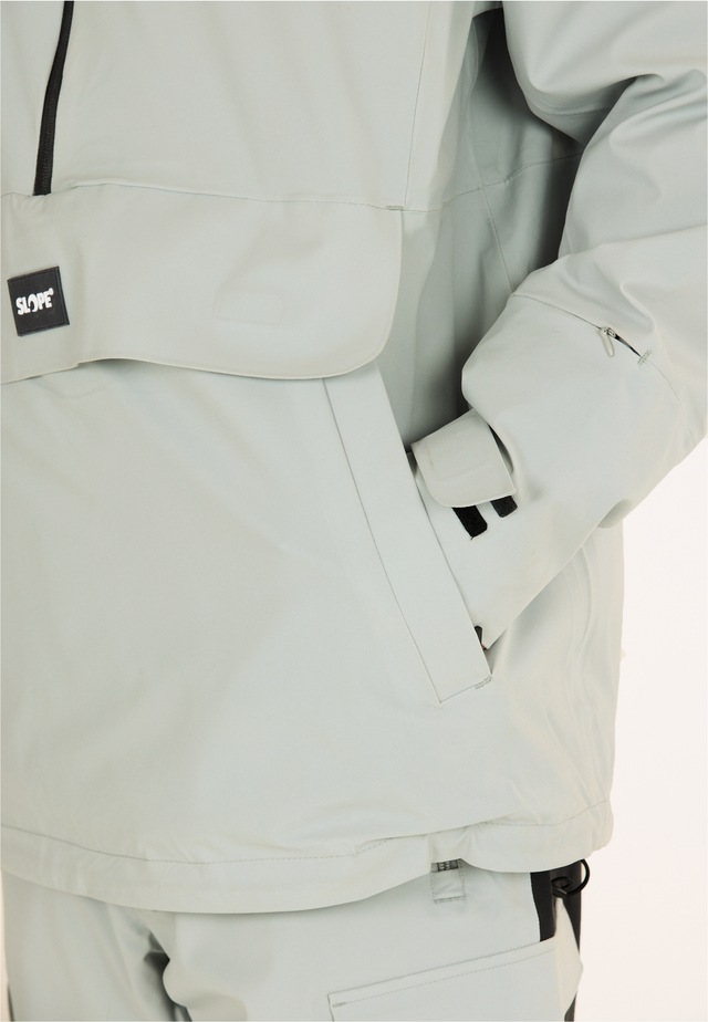 SLOPE Skijacke »Ruki« Im wetterfesten Anorak-Design