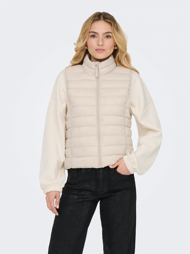 ONLY Steppweste »ONLTAHIA LW QUILTED WAISTCOAT OTW CC OTW« leicht glänzende Oberfläche