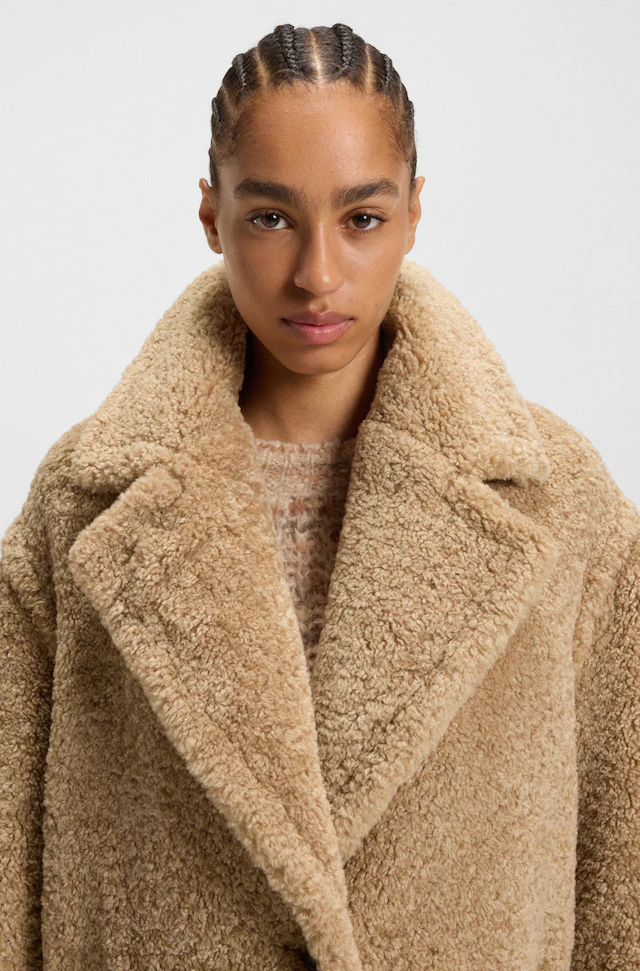 BOSS ORANGE Kurzmantel »Catedy Premium Damenmode« aus softem Teddy, Relaxed Fit