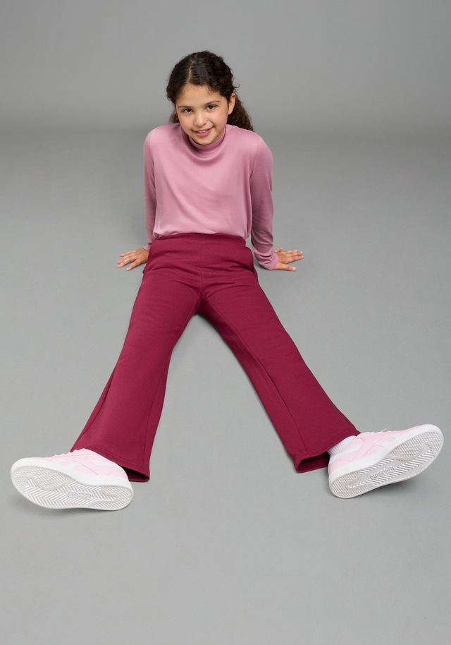 KIDSWORLD Sweathose »Sweathose mit weitem Bein und Stickerei« Weite Sweathose mit Herz-Stickerei, Must-Have Basic