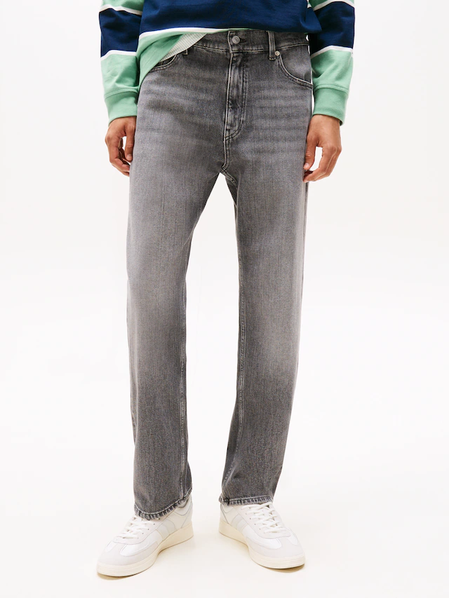 Tommy Jeans 5-Pocket-Jeans »Sonny Regular Tapered« mit dezenter Waschung