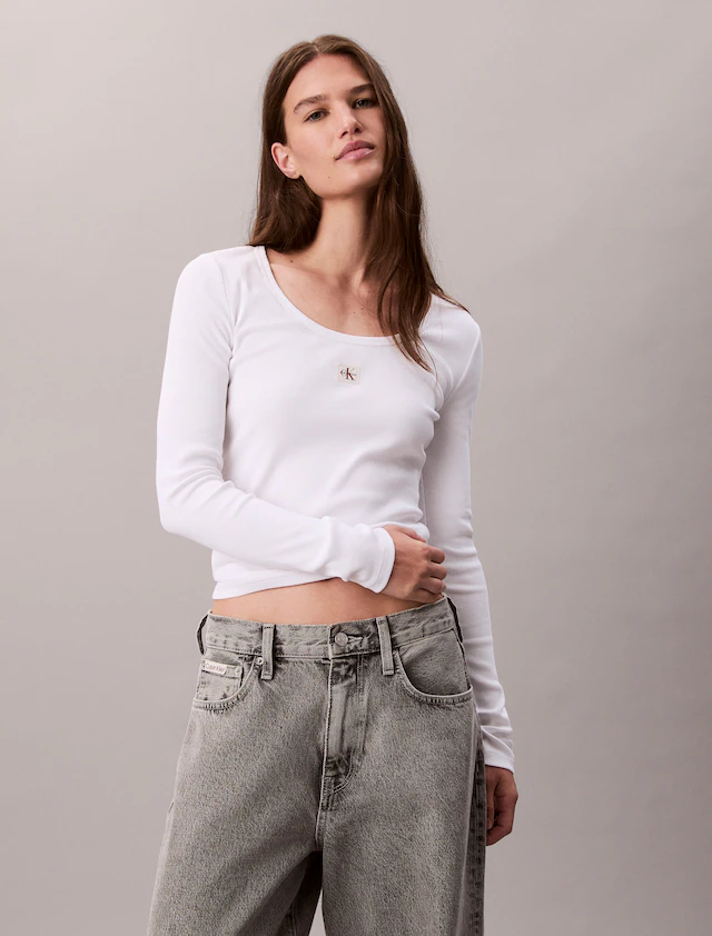 Calvin Klein Jeans Langarmshirt »LS WOVEN LABEL 2X2 RIB SCOOP NEC« Mit Rundhalsausschnitt, regular fit