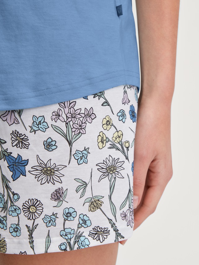 CALIDA Shorty »Blooming Nights« 2 Hose geblümt, Oberteil uni, V-Ausschnitt, kurzärmelig