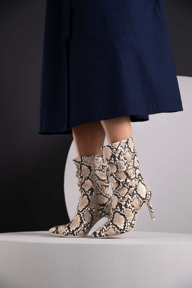 Aniston SHOES Stiefelette mit Raffungen am slouchy Schaft