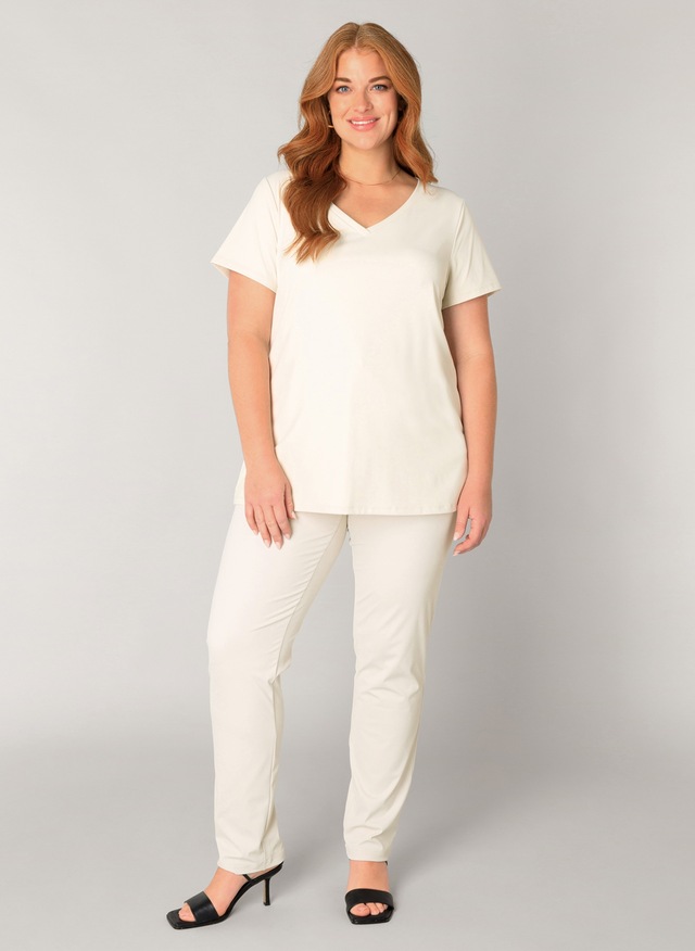 Base Level Curvy V-Shirt »Lilly« mit Stretch