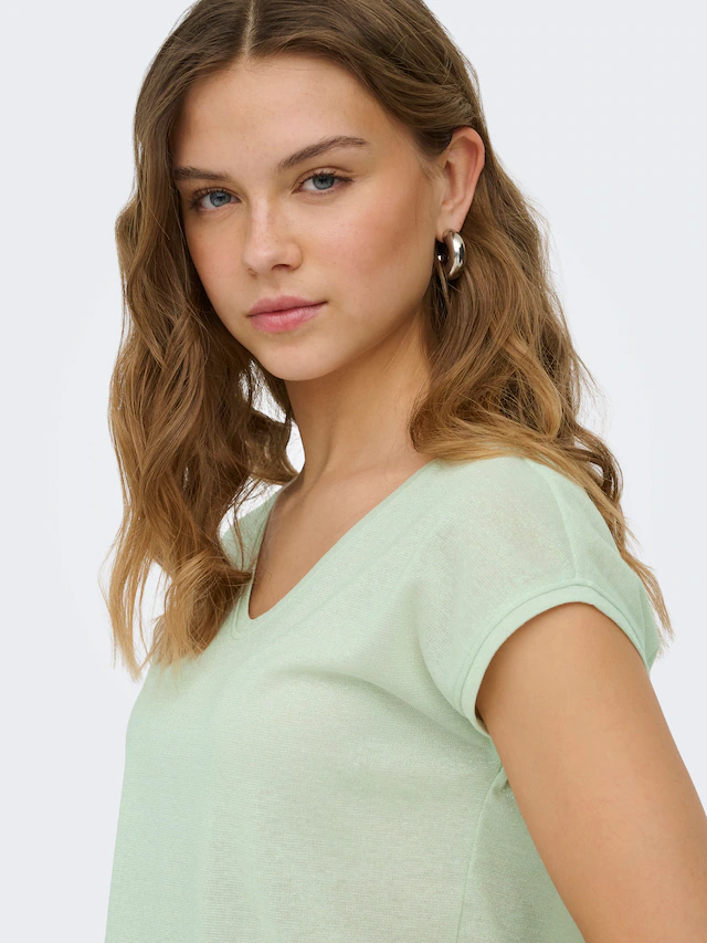 ONLY Kurzarmshirt »ONLSILVERY S/S V NECK LUREX TOP JRS NOOS« Materialmix mit Glitzer, loose fit, Rundhals