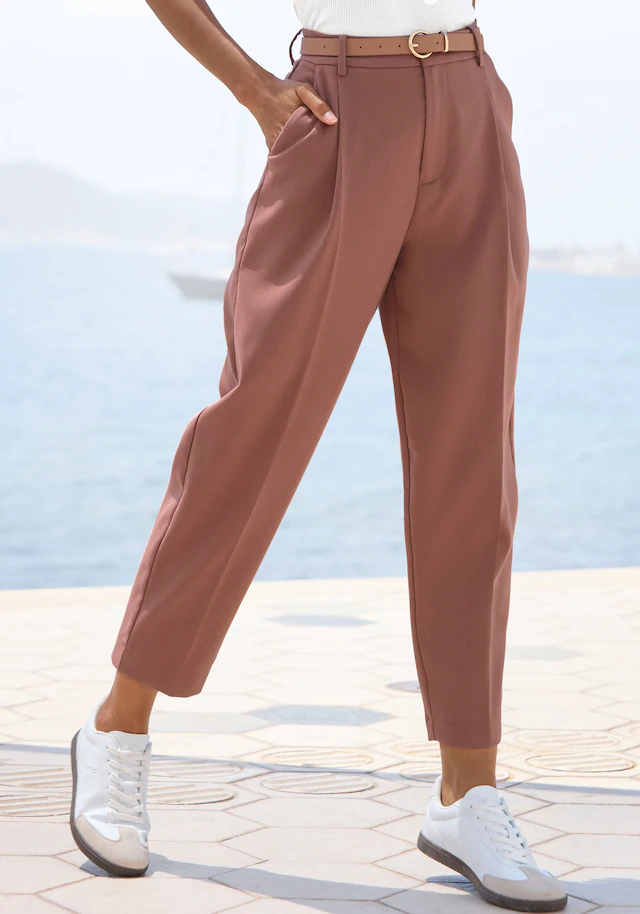LASCANA Bundfaltenhose »mit schmalem Gürtel in Barrel Form« mit Gürtel, in modischer Barrel-Form, Businesshose, bequem