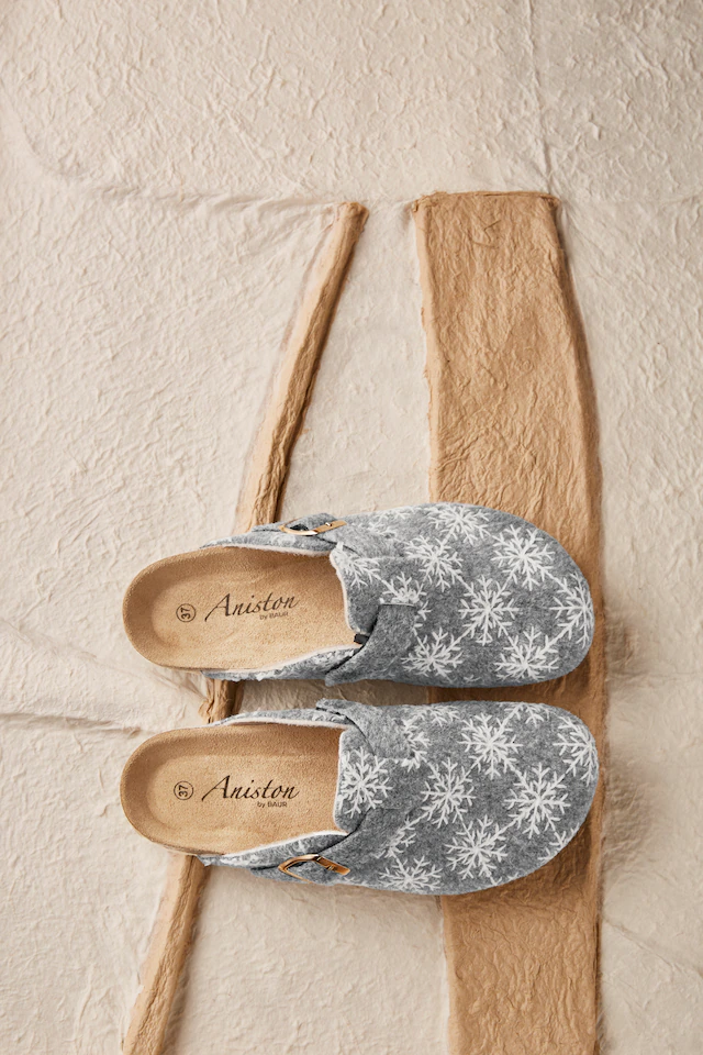 Aniston SHOES Clog Clog, Hausschuh, Homeslipper, verstellbare Schnalle