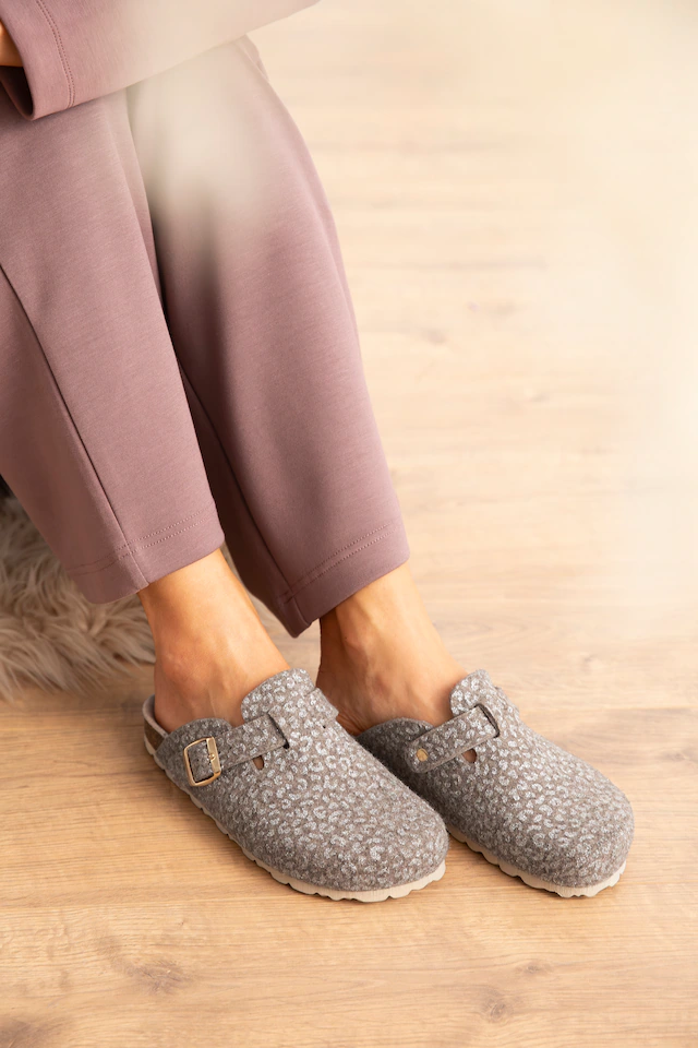 Aniston SHOES Clog Clog, Hausschuh, Homeslipper, verstellbare Schnalle