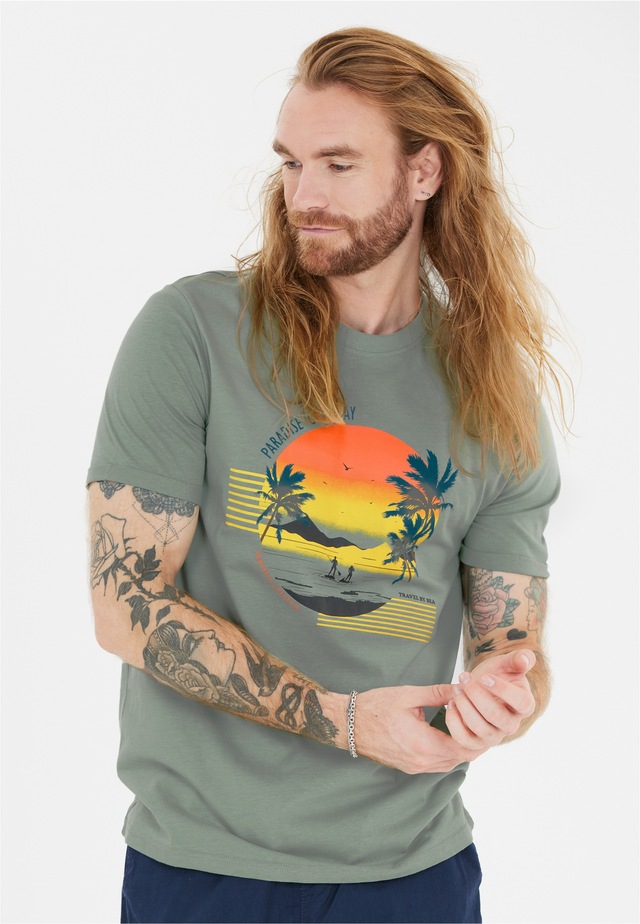CRUZ Funktionsshirt »Flair« mit modischem Print für einen lässigen Look
