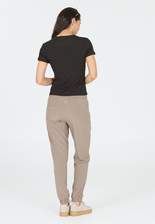 ATHLECIA Funktionsshirt »Tinashe« im simplen und schnelltrocknenden Design