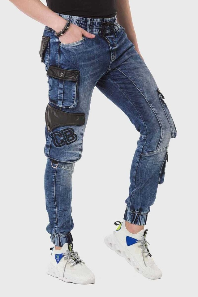 Cipo & Baxx Cargojeans »Hose« Lässige Details und Applikationen