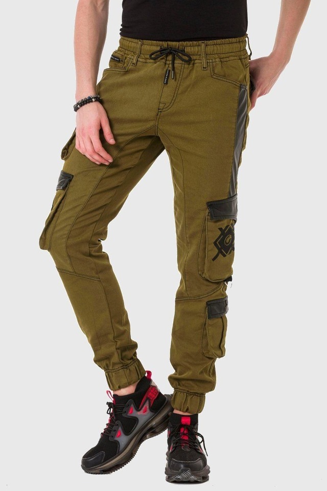 Cipo & Baxx Cargojeans »Hose« Lässige Details und Applikationen