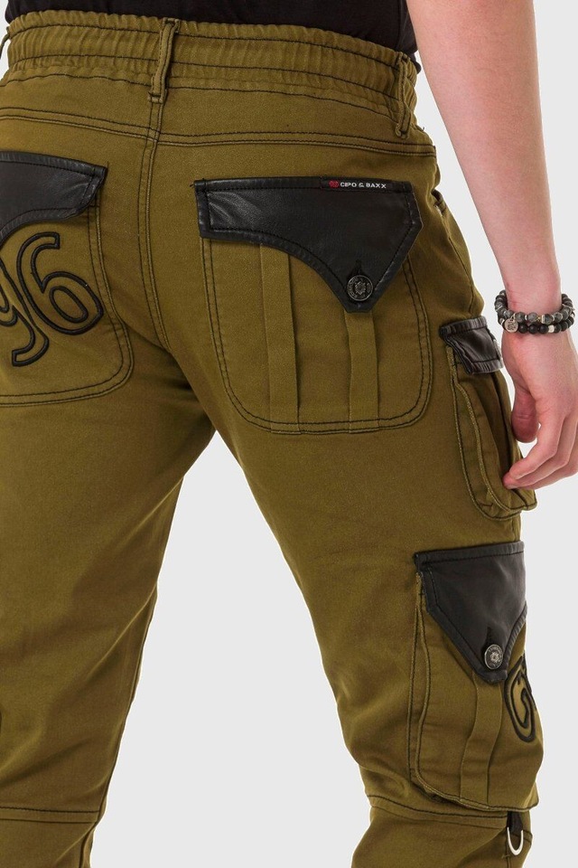Cipo & Baxx Cargojeans »Hose« Lässige Details und Applikationen