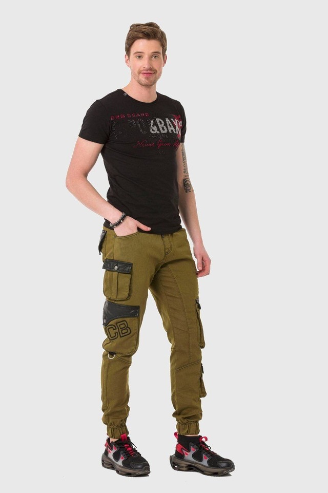 Cipo & Baxx Cargojeans »Hose« Lässige Details und Applikationen