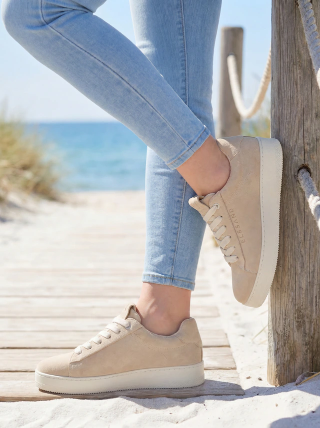 Elbsand Sneaker »Freizeitschuh, Lederschuh, Ledersneaker, Turnschuh, Schnürschuhe« aus Leder mit Plateausohle und austauschbaren Schnürsenkeln