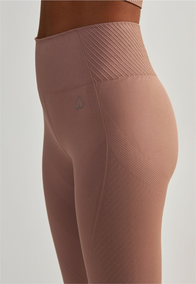 BeShaped Trainingstights »Femme Force« mit angesagtem Jacquard-Muster