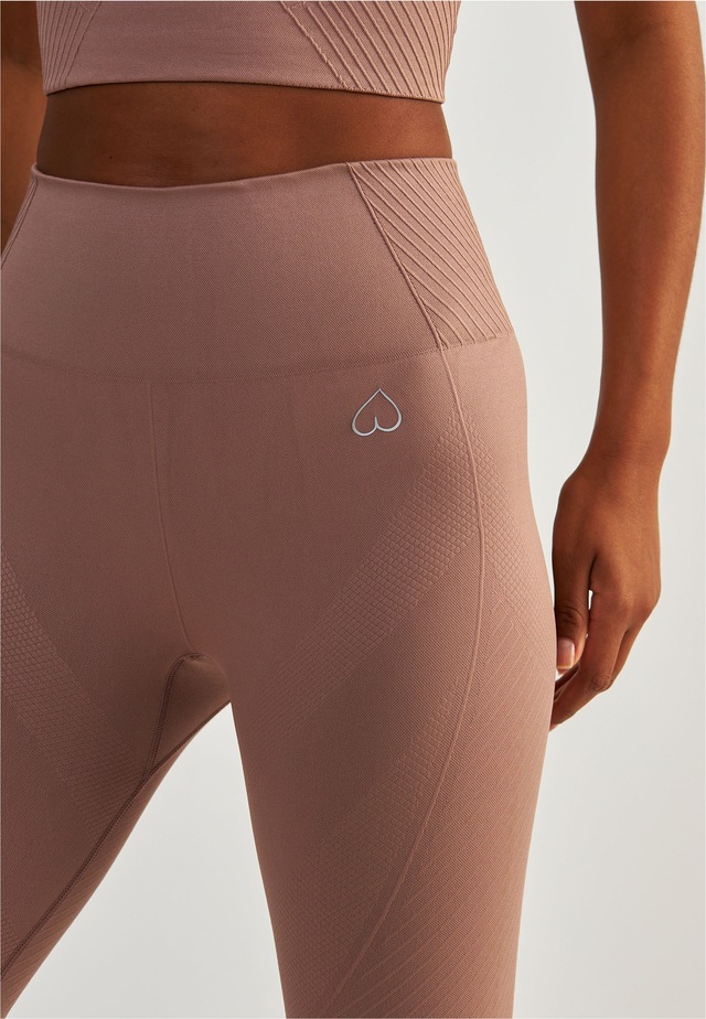BeShaped Trainingstights »Femme Force« mit angesagtem Jacquard-Muster