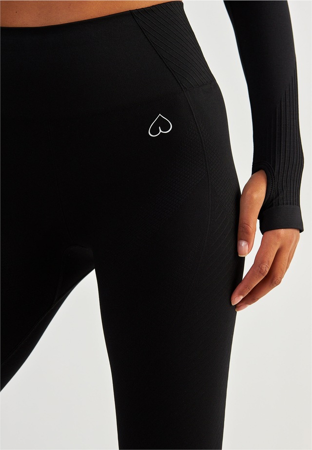 BeShaped Trainingstights »Femme Force« mit angesagtem Jacquard-Muster
