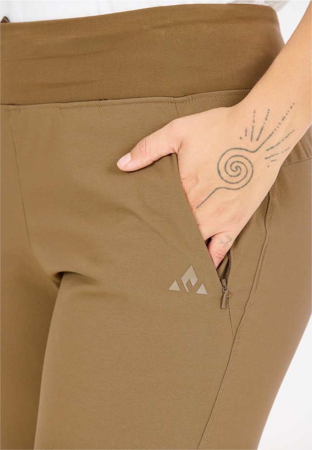 WHISTLER Softshellhose »Vera« aus strapazierfähigem Material