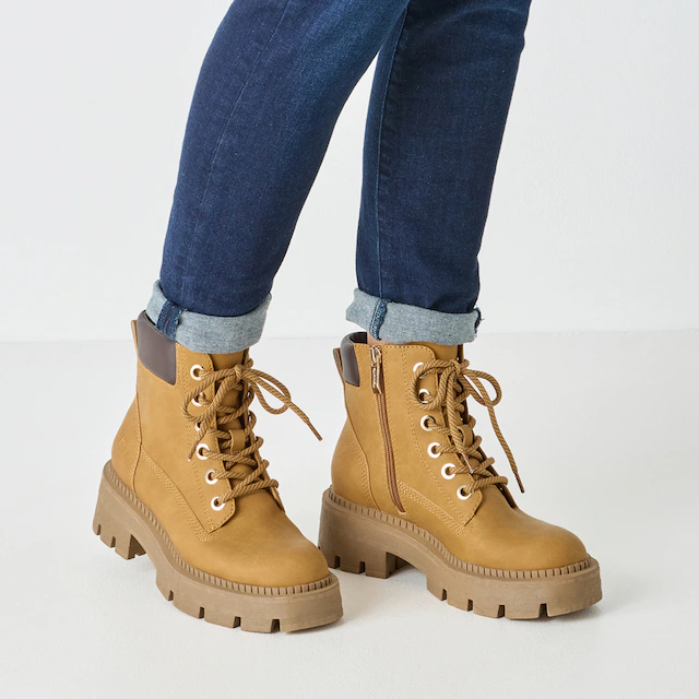 Tamaris Schnürboots , Blockabsatz, Schnürstiefelette mit glänzenden Strasssteinen besetzt
