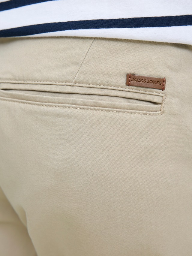 Jack & Jones PlusSize Chinoshorts »JPSTBOWIE JJSHORTS SOLID SN PLS« mit Umschlag