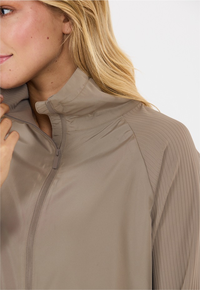 ATHLECIA Outdoorjacke »Aiana« in atmungsaktiver Stretch-Qualität