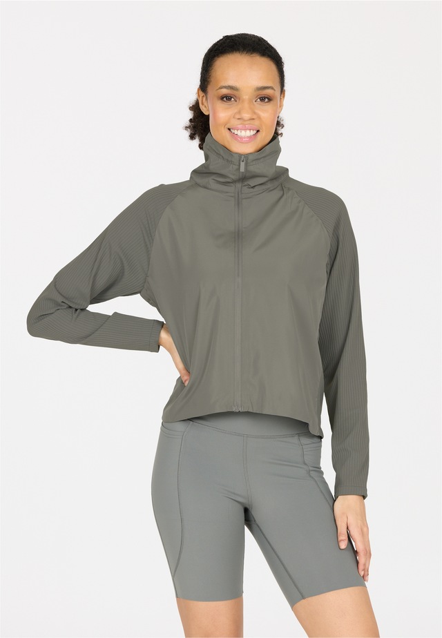 ATHLECIA Outdoorjacke »Aiana« in atmungsaktiver Stretch-Qualität