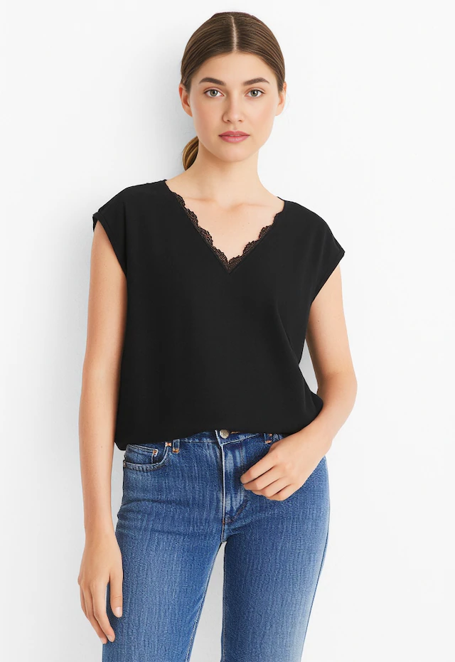 pieces Kurzarmshirt »PCKAMALA LACE V-NECK TEE JRS NOOS BC«