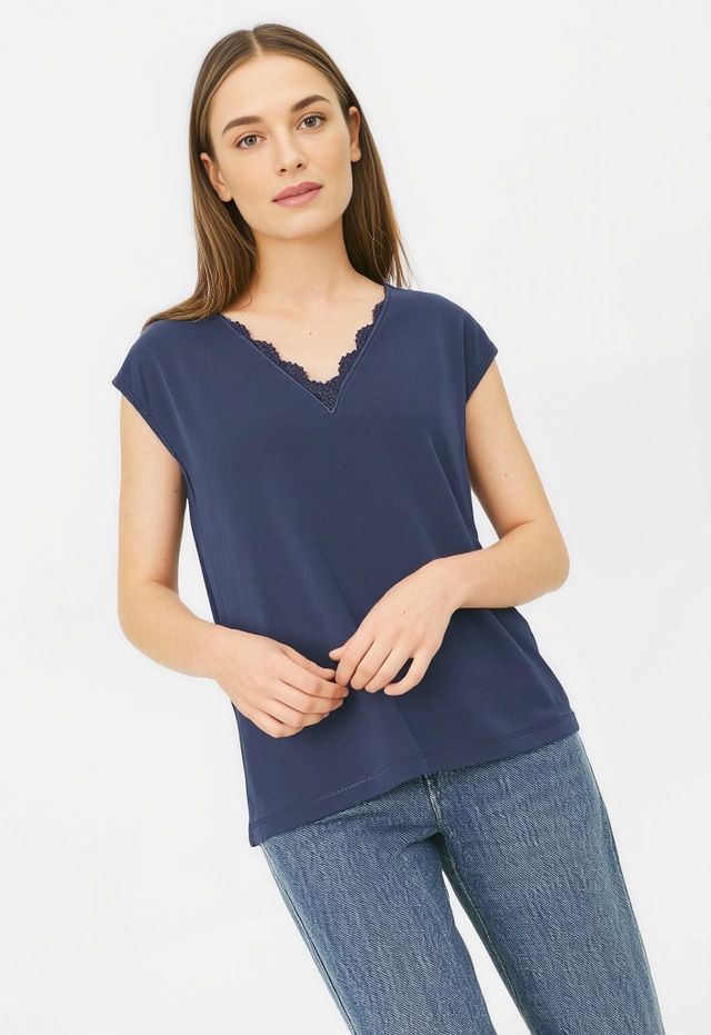 pieces Kurzarmshirt »PCKAMALA LACE V-NECK TEE JRS NOOS BC«