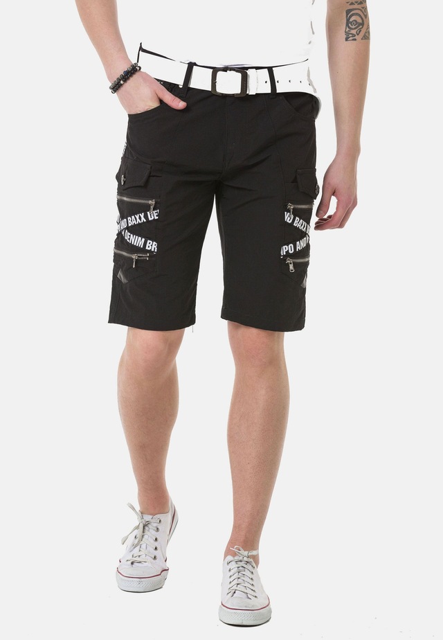 Cipo & Baxx Stoffhose »Capri-Shorts« mit zahlreichen Taschen
