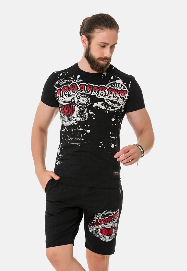 Cipo & Baxx Stoffhose »Hose« mit Bein-Print