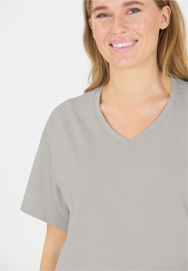 CRUZ T-Shirt »Ingeberg« Aus atmungsaktivem und leichtem Stoff