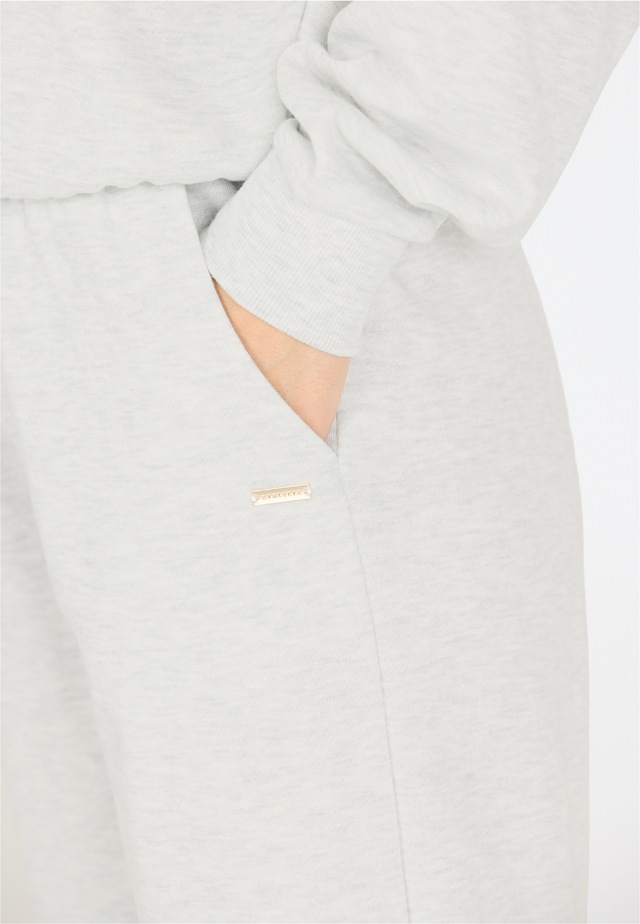 ATHLECIA Sweathose »Carmen« aus extra weichem Material