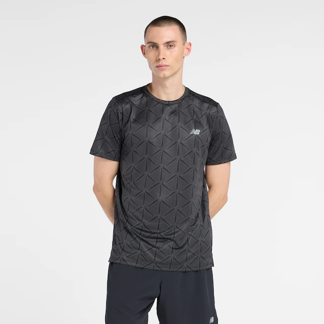 New Balance Laufshirt »SPORT ESSENTIAL PRINTED T-SHIRT« für Lauftraining und vielseitige Aktivitäten, aus Polyester