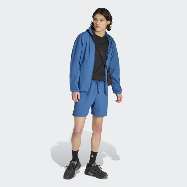 adidas Sportswear Shorts »ADIDAS Z.N.E. GEWEBT« mit lässigem Schnitt, aus Kunstfaser, normal-weite Form