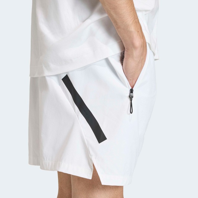 adidas Sportswear Shorts »ADIDAS Z.N.E. GEWEBT« mit lässigem Schnitt, aus Kunstfaser, normal-weite Form