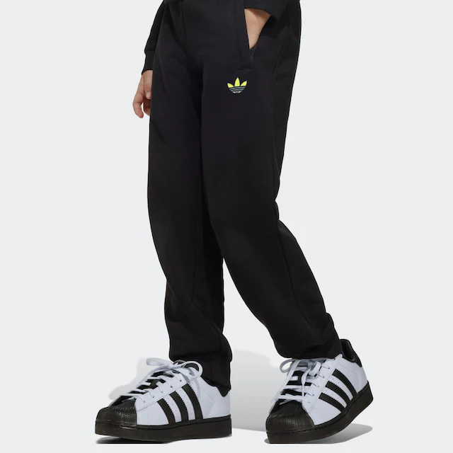 adidas Originals Trainingsanzug »TREFOIL SET MIT RUNDHALSAUSSCHNITT, LOCKER GESCHNITTEN« 2 tlg.