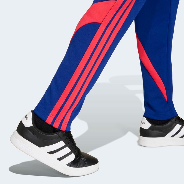 adidas Sportswear Sporthose »HOUSE OF TIRO COLORS OF, HOHER BUND, WEITES BEIN« mit normal-weiter Passform, ohne Verschluss