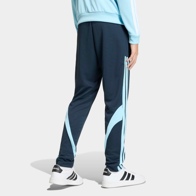 adidas Sportswear Sporthose »HOUSE OF TIRO COLORS OF, HOHER BUND, WEITES BEIN« mit normal-weiter Passform, ohne Verschluss